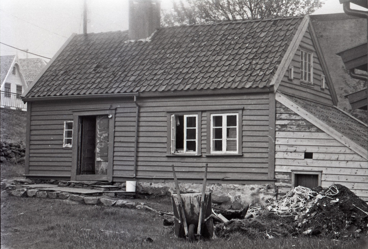 Dokken, restaurering av Stavahuset m.m.
