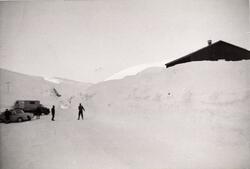 Mykje snø på ved idrettshytta på Ramsdalsheia  i 1950-årene