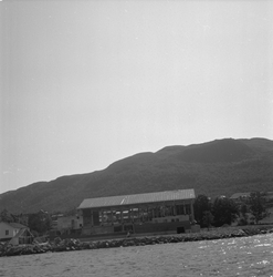 Ølen Samfunnshus under konstruksjon, 1977.