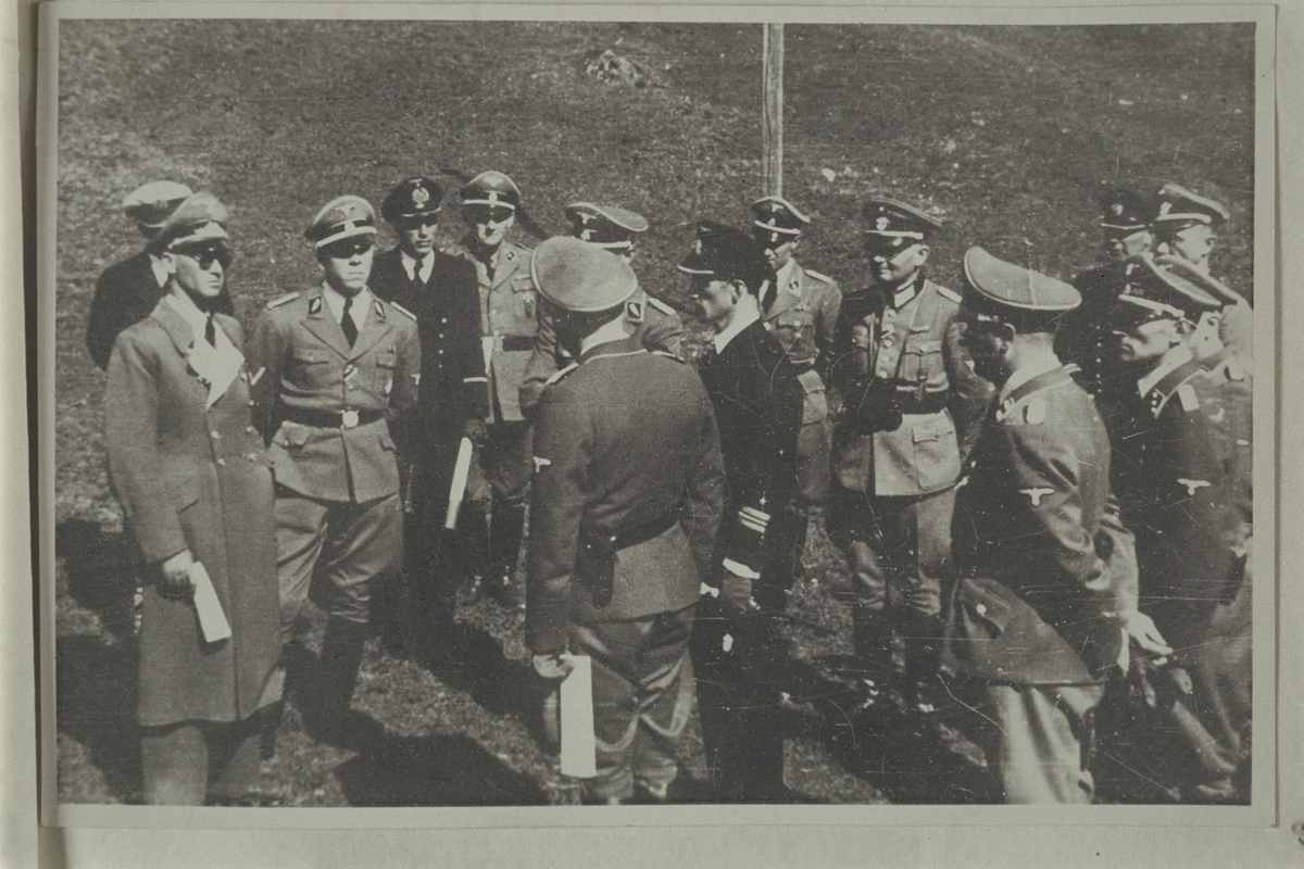 Reichskomissar Treboven (with dark glasses) and his staff in Telavåg ...