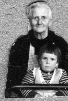 Bestemor med barnebarn.