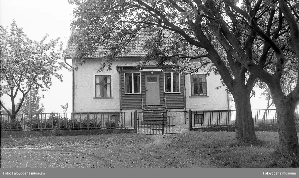 Byggnadsinventering 1972. Dotorp stä 1684 hus 1 från V.