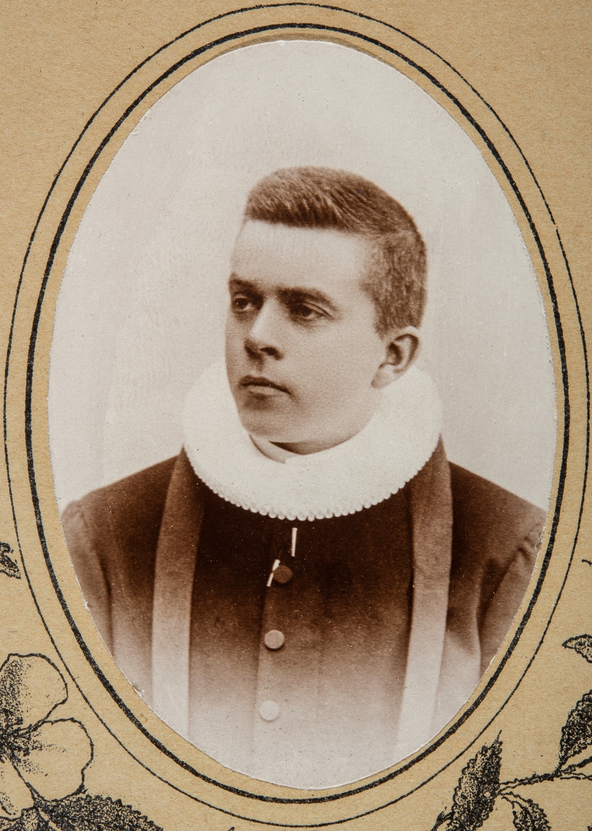 Portrett av prest Bjarne Knutsen, Furnes.