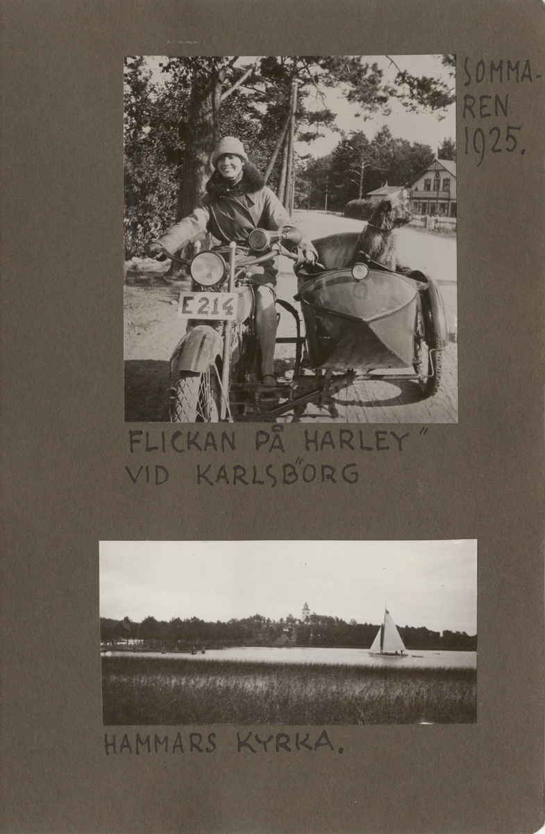 Porträttfoto av Anna Linderstam på en motorcykel med sidovagn. I vagnen sitter en hund.

Text vid foto: "Sommaren 1925. Flicka på Harley' vid Karlsborg."