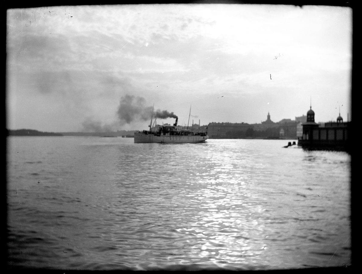 Ångbåten Borgholm i Stockholms inlopp