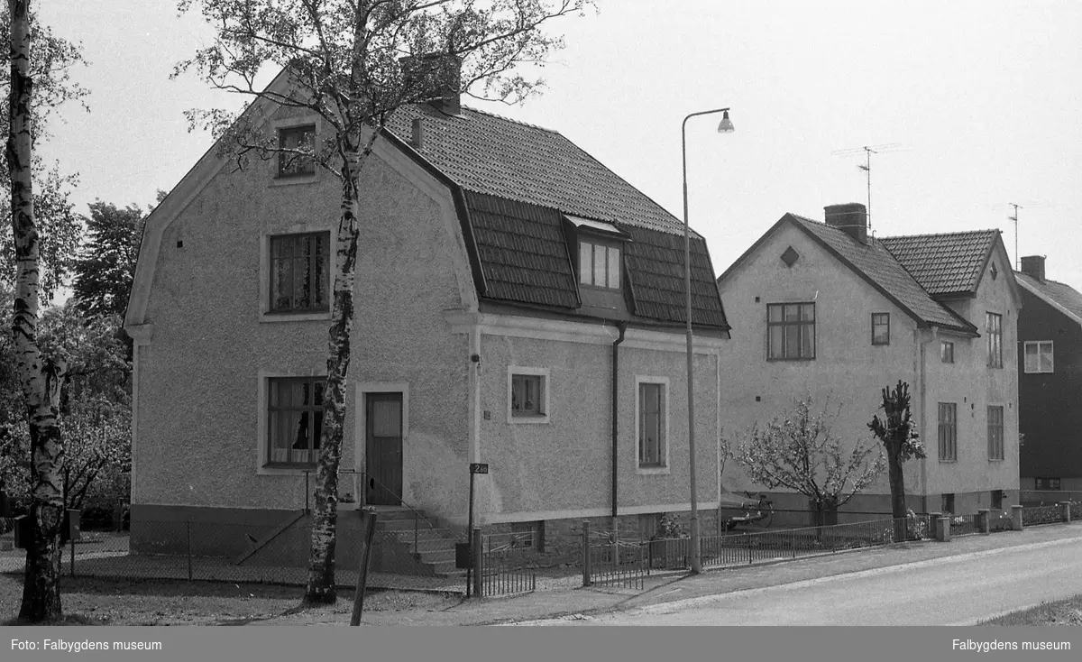 Byggnadsinventering 1972. Järnvägsgatans gamla förlängning, stä 317 från NV.