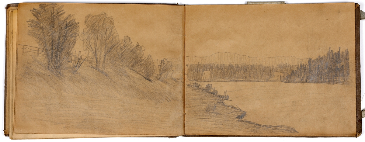 Skissebok med blyanttegninger av Knud Bergslien. 76 sider. Enkelte av tegningene går over dobbel side.
