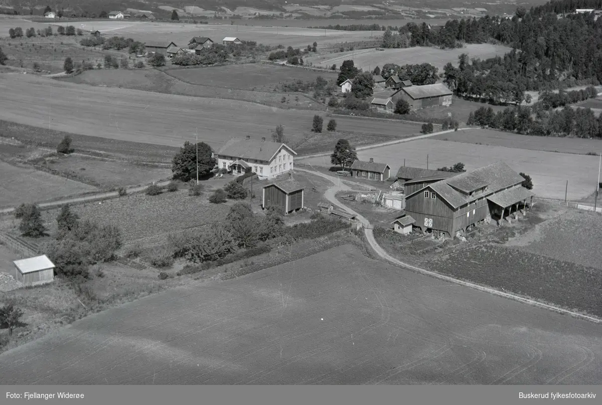 Hundstad gård på Røyse. Fjellsveien