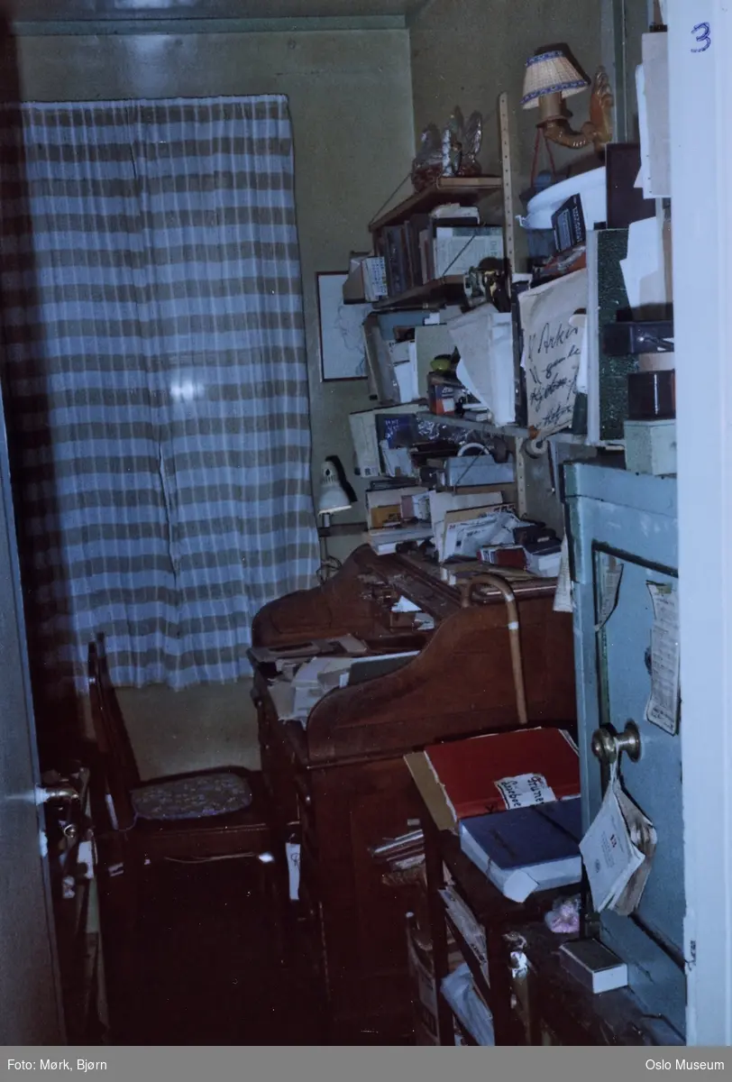 leilighet, interiør, tidligere pikeværelse brukt som kontor, skrivebord