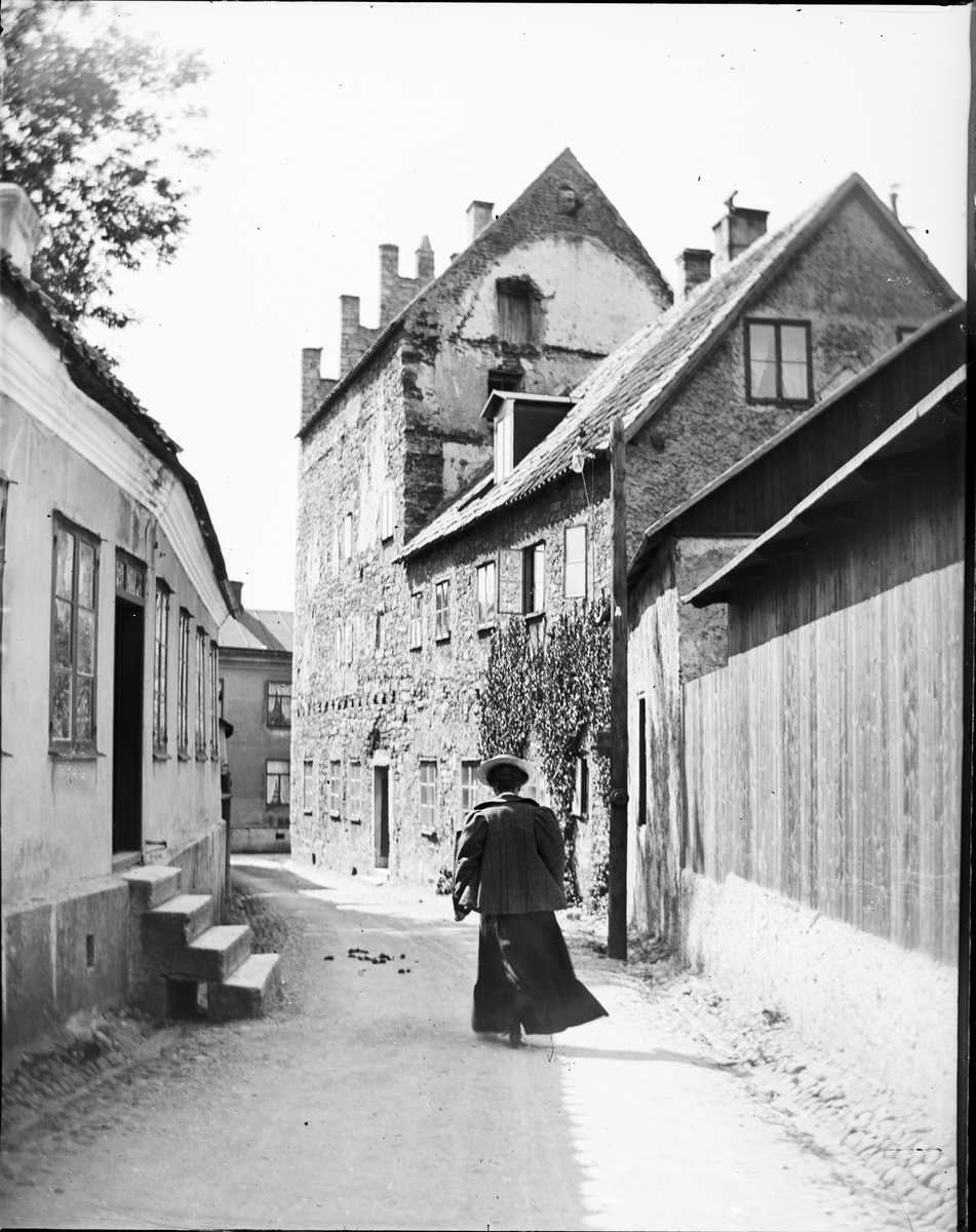 Lybska gränd med Gamla apoteket, Visby, Gotland, 1906