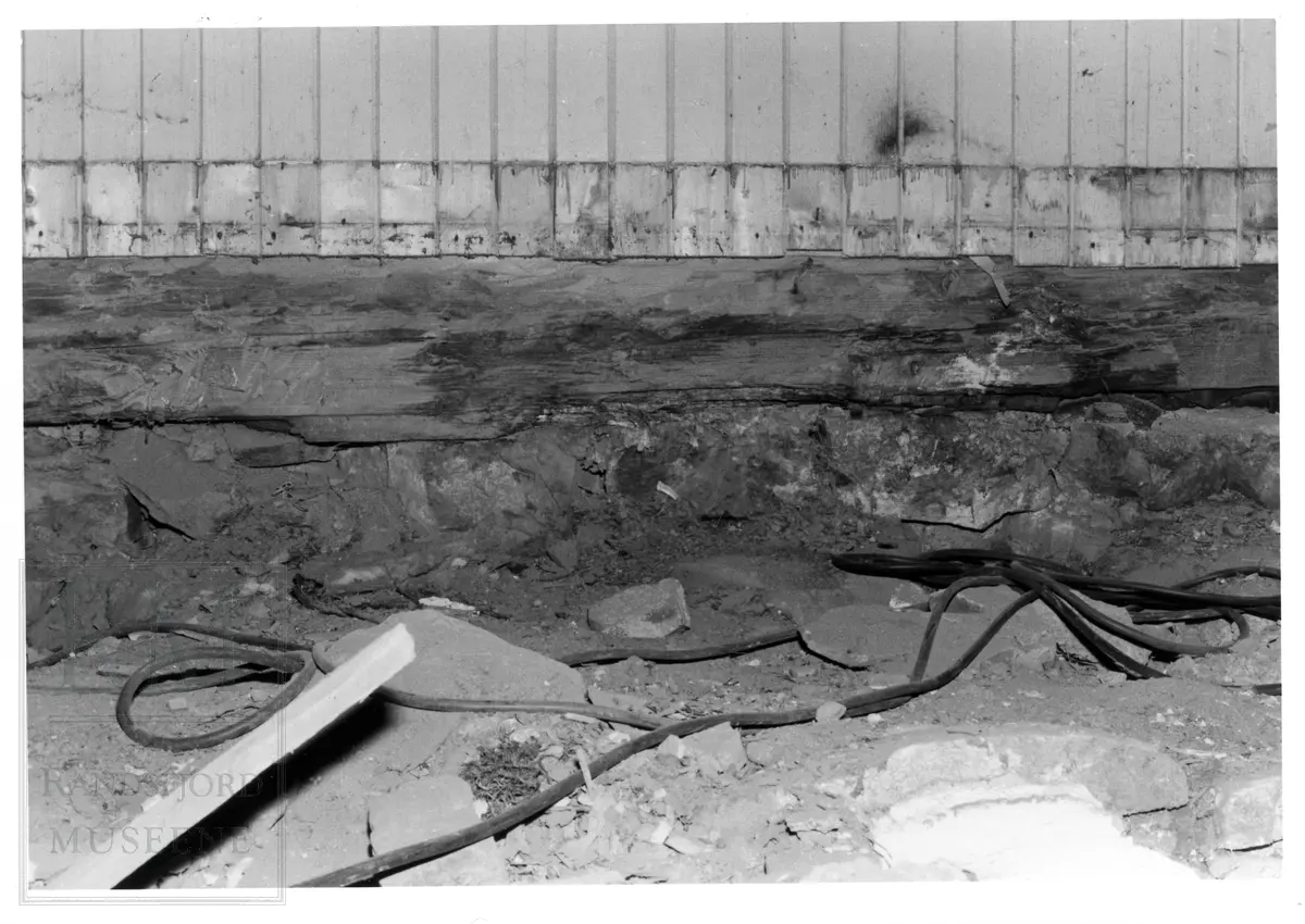 Dokumentasjon av grunnmuren på Tingelstadbygningen før restaurering.