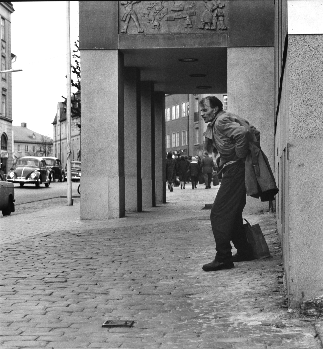 Lördagseftermiddag i Södertälje, 1961.
Pressfotografier från 1950-1960-talet. Samtliga bilder är tagna i Östergötland, de flesta i Linköping.