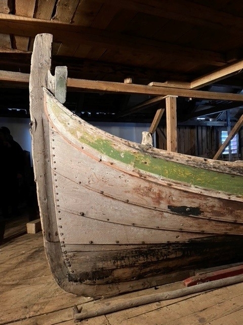 Nordlandsbåt, Åttring, Ranværingsbåt. Bygd i Rana i 1916.
Fiskerireg. N 86 VA.
Brukt til feitsildfiske om høsten og skreifiske i Lofoten om vinteren.
Båtens historie er nærmere beskrevet i Vega bygdebok.