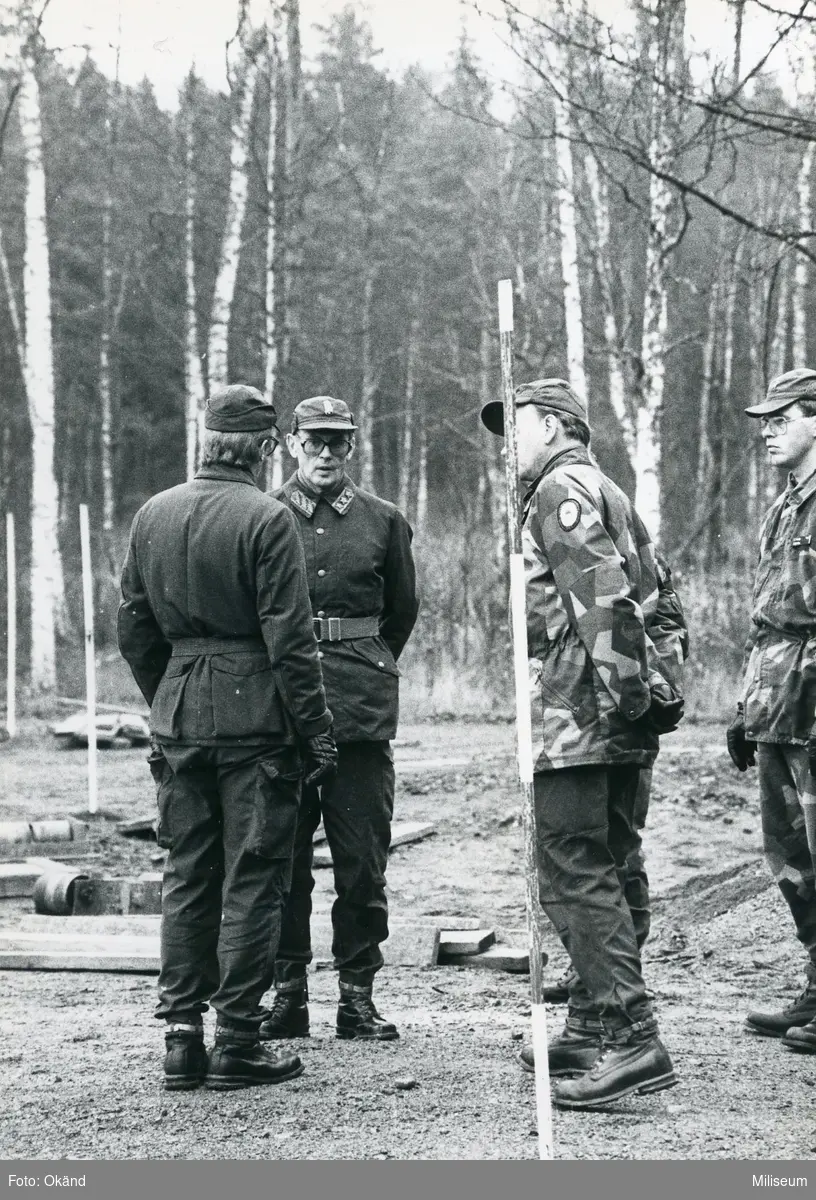 Militärbefälhavarens Inpektion av Ing 2.

F.vr. Okänd, Gustaf Welin General löjtnant chef söder militärområdet. 88 - 92, , Chefen Ing 2 Carl Edholm, okänd.