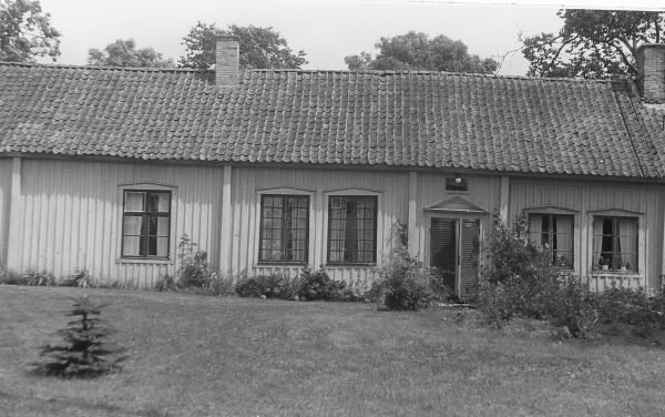 Entrésidan av kaptensgården Gatan i Onsala, kaparkaptenen Lars Gathenhielms barndomshem och bostad tills han flyttade till Göteborg som gift.