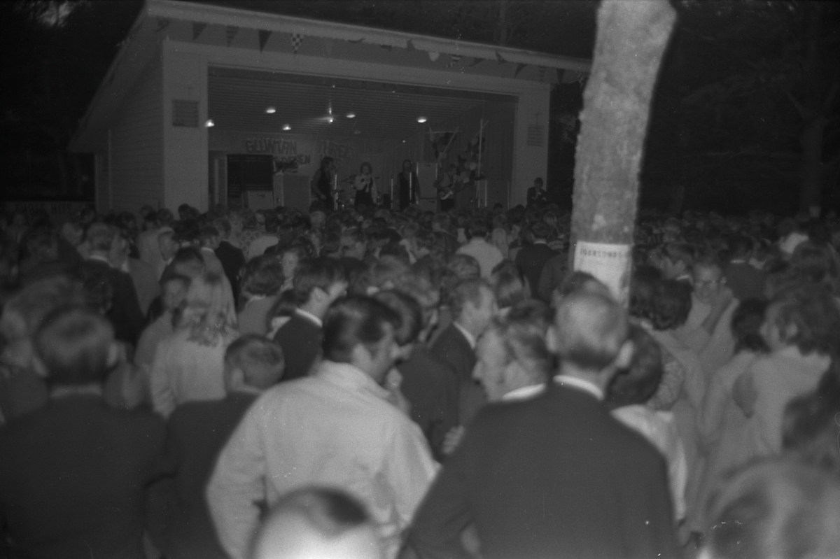 Avslutningsfest for Egersundsuken ved Elverhøy, juli 1971.