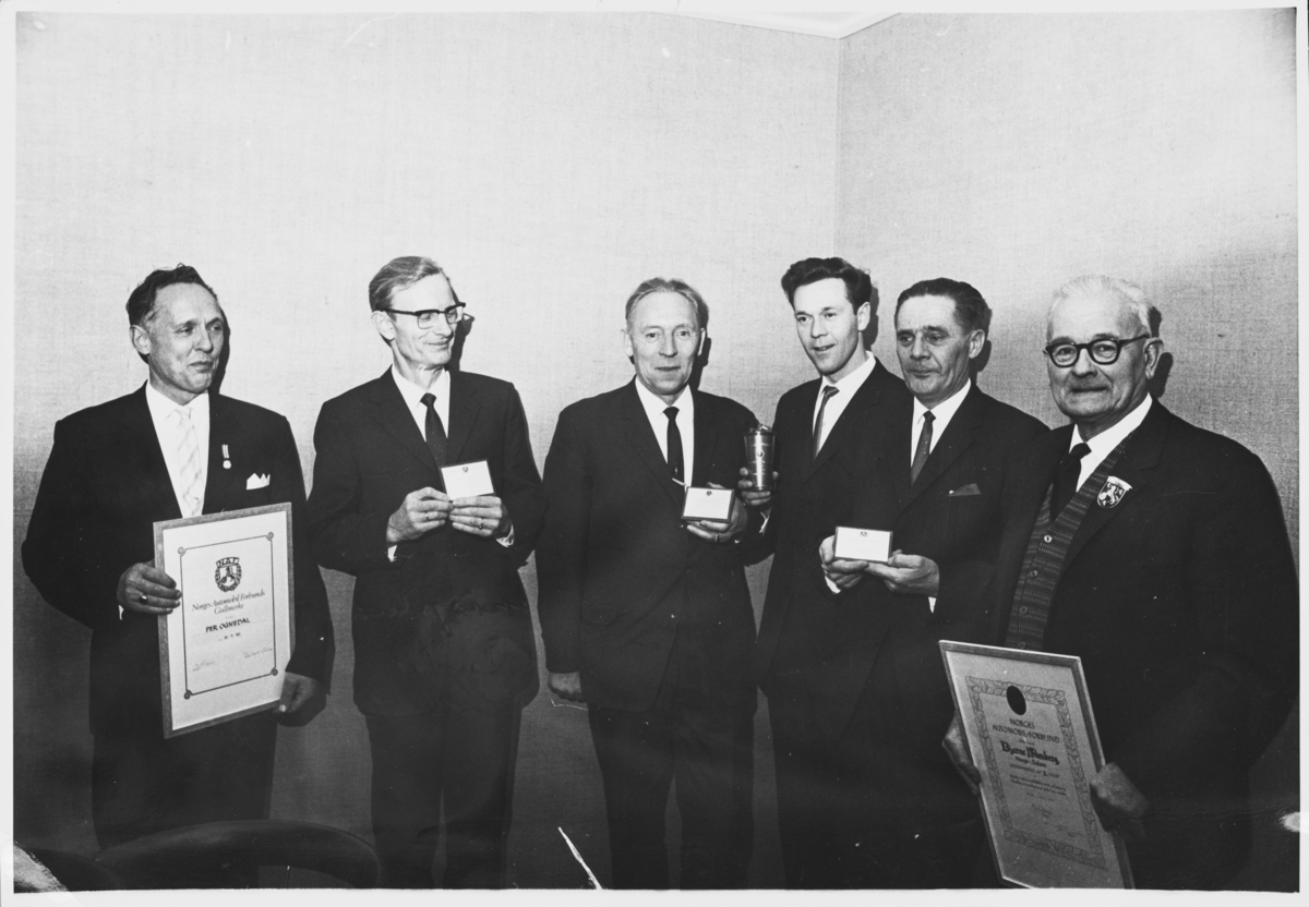 Hederstegn og diplomer til NAF medlemmer, Egersund 14. mars 1970 ...