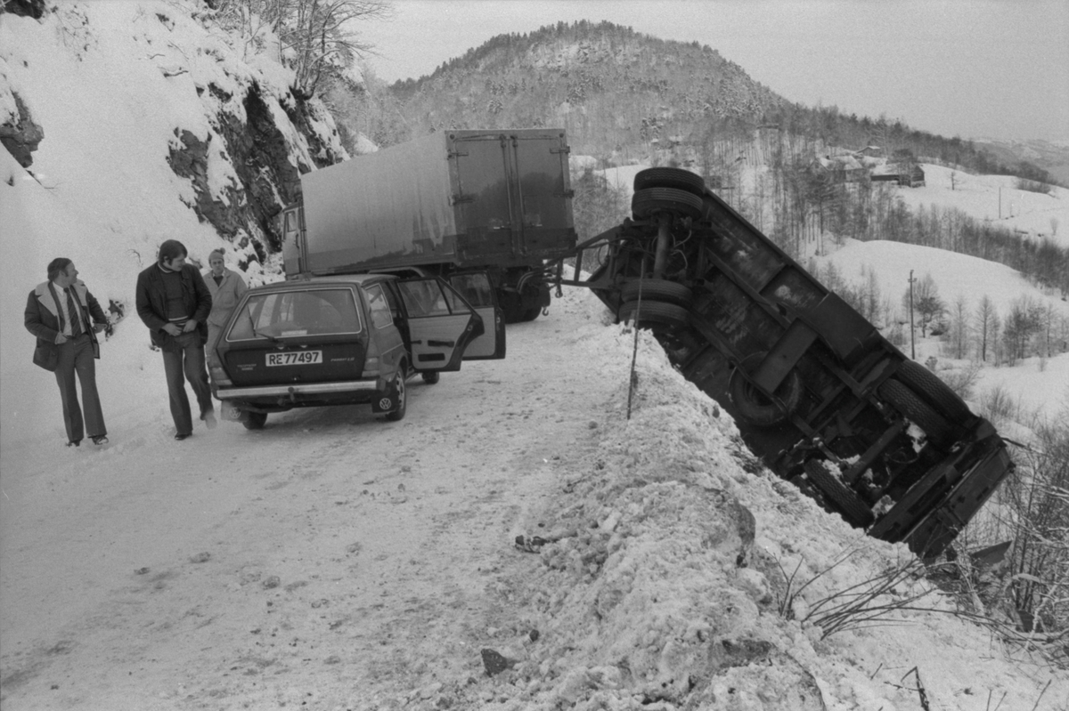 Kjøreuhell ved Åna Sira, januar 1977.