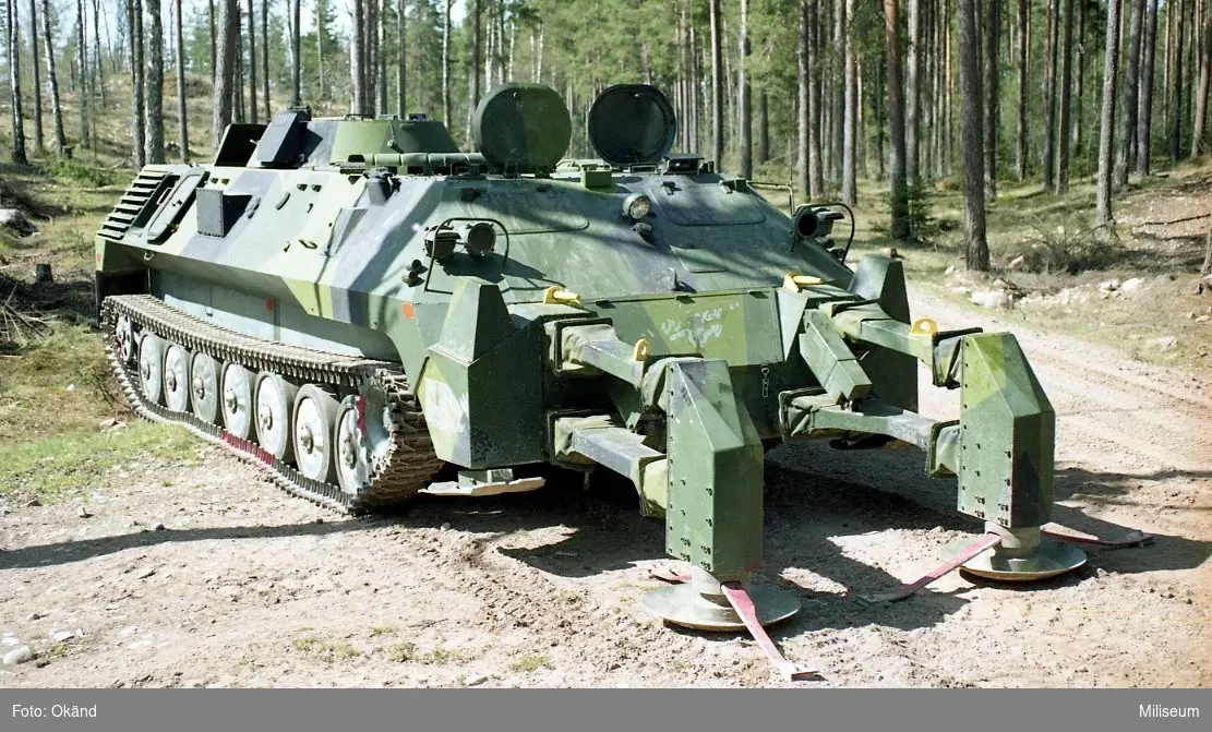 Utprovning av bland annat minvisp.

SPITEFIRE försöksfordon IKV 91 (Infanterikanonvagn 91).

Ytminröjningsfordon för minor och stridsdelar som ligger på hårdgjord yta (vägar, flygbaser). Prototypverkstad BOA Smide, Södertälje.