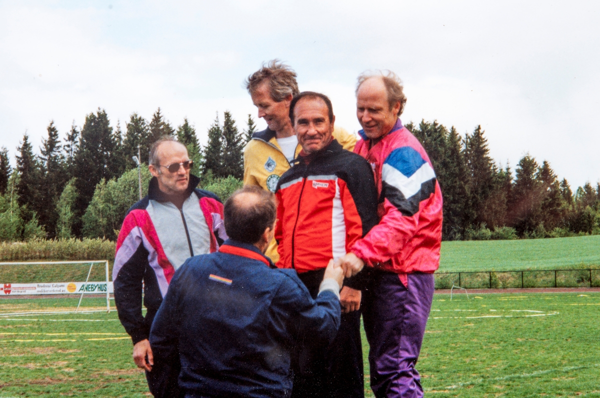 KM i friidrett for veteraner på Romedal stadion i 1991. Ottestad IL vant 4x400m stafett i klassen 50-55 år. Fra venstre oppe på pallen: Arne Vara, Jan Botten, Istvan Jakob og Ragnar Myhre.