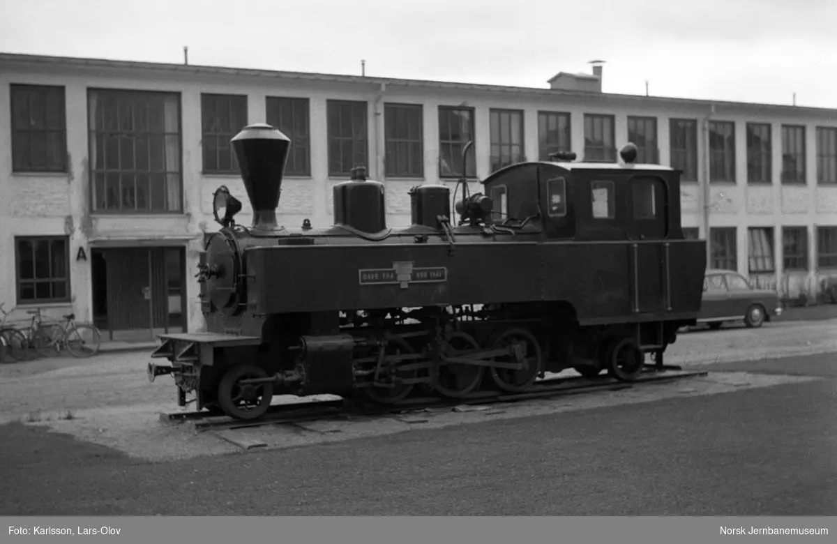 Aurskog-Hølandsbanens damplokomotiv XXIXa nr. 5 BJØRKELANGEN utenfor Norges Tekniske Høyskole i Trondheim