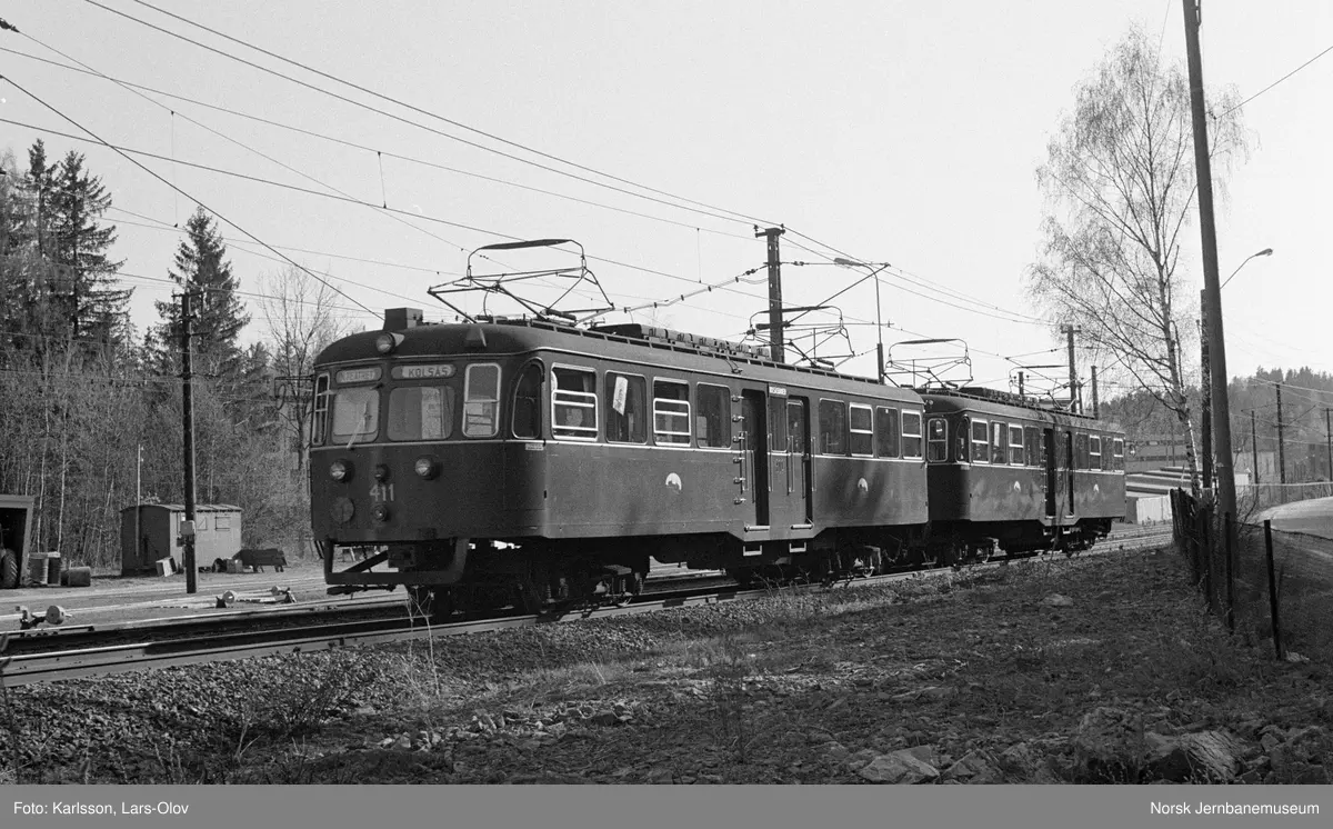 Kolsåsbanens elektriske motorvogner type C2 nr. 410 og 411 ved Avløs ...