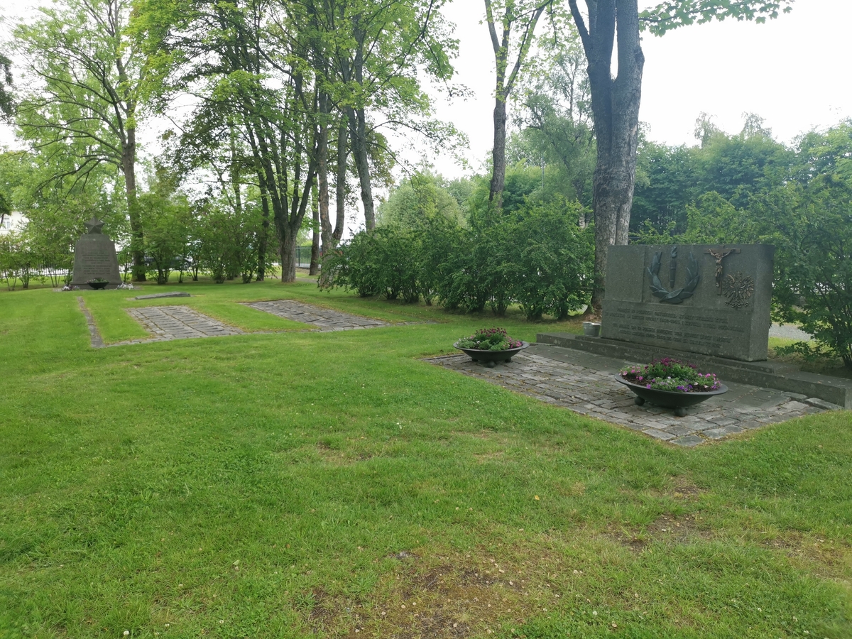 De utenlandske krigsgravene på Moholt kirkegård i Trondheim. Det polske gravfeltet nærmest (til venstre), det jugoslaviske bak (til høyre)