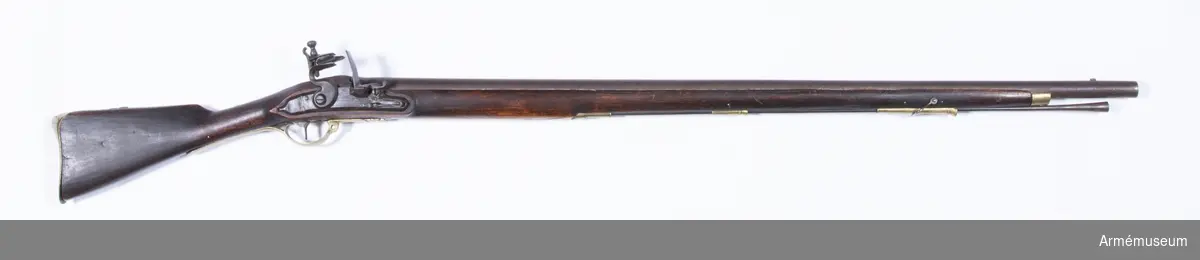 Grupp E II
Reparationsmodell, 1830- tal. Kal. 19,3 mm. Sammansatt av engelska och preussiska gevärsedlar. Laddstocken m/1815. 
