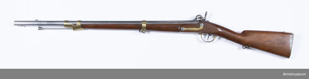 Karbin med slaglås avsett för bajonett. Förändring från flintlåskarbin m/1825 för gendarmeriet.