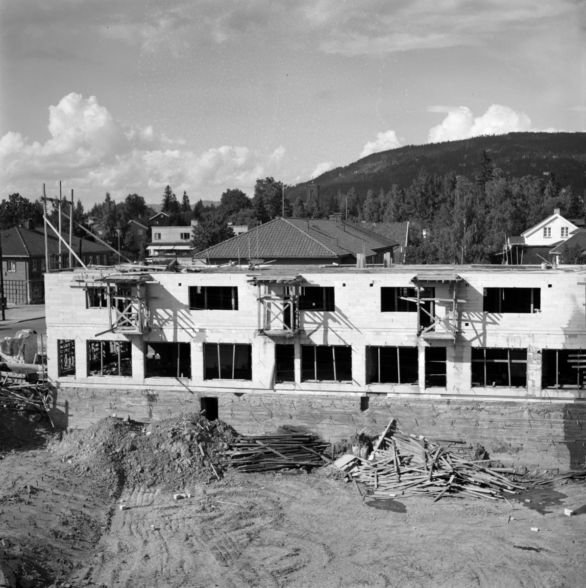 Bygging av leiligheter og butikkker på Røa i Oslo.