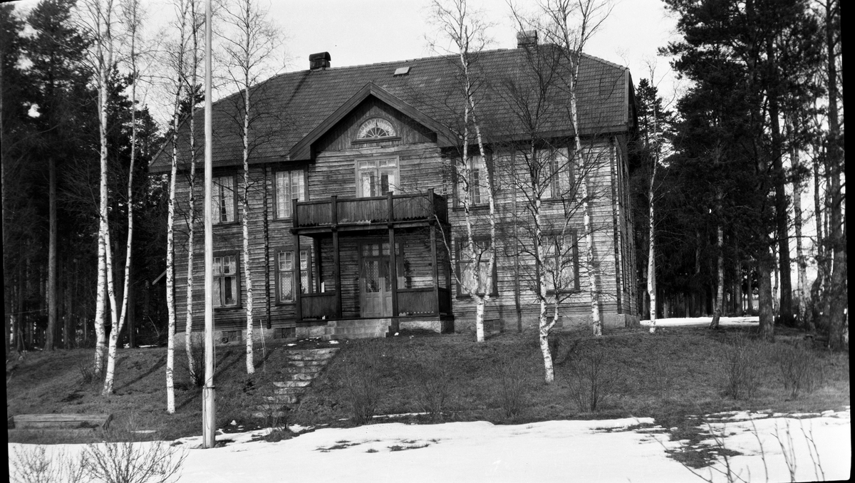 Fotosamling etter Kjetil Skomdal (1881-1971). Fotografen virket i ...