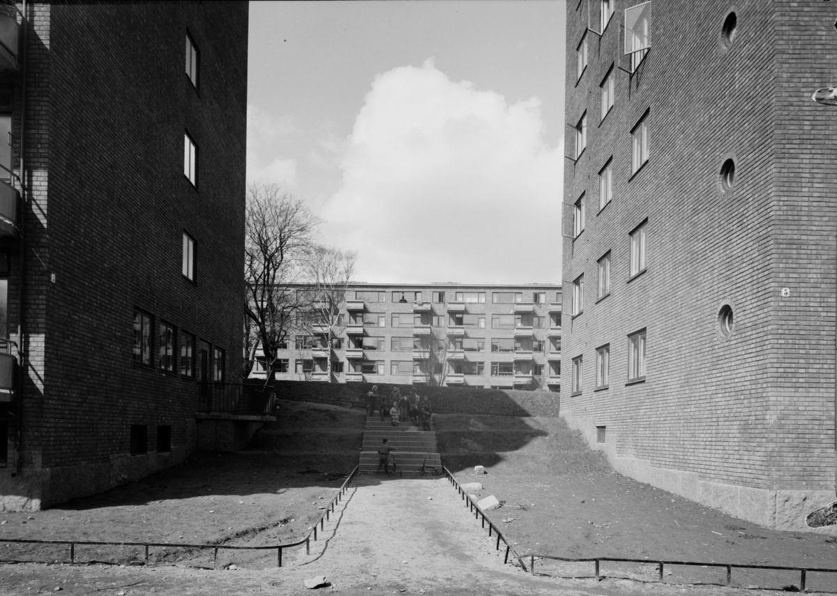 Arkitekturfoto av boligblokker i teglstein i Industrigata i Oslo.