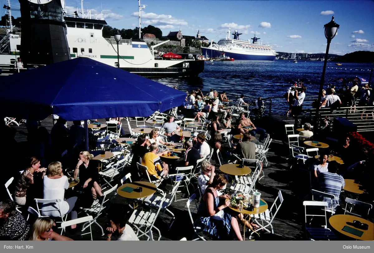 Lekteren friluftsrestaurant, mennesker, Nesoddbåt Smørbukk, cruiseskip S/S Norway