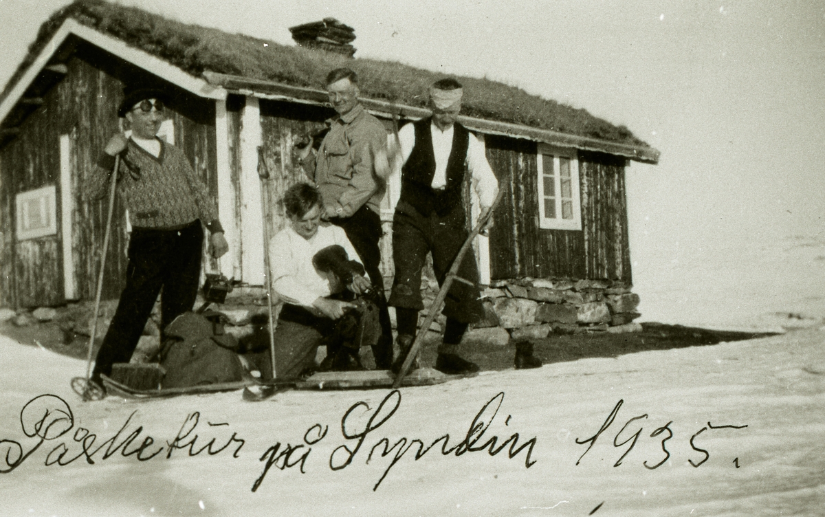 Frå venstre: Ukjent, Arvid Jacobsen Myhre, Knut O. Myhre og Alf Matisen