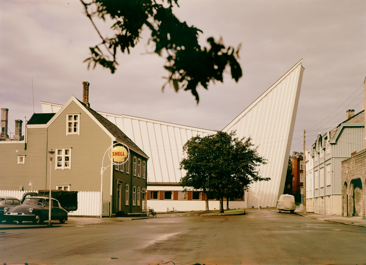 Arkitekturfoto av Kirkelandet kirke i Kristiansund.