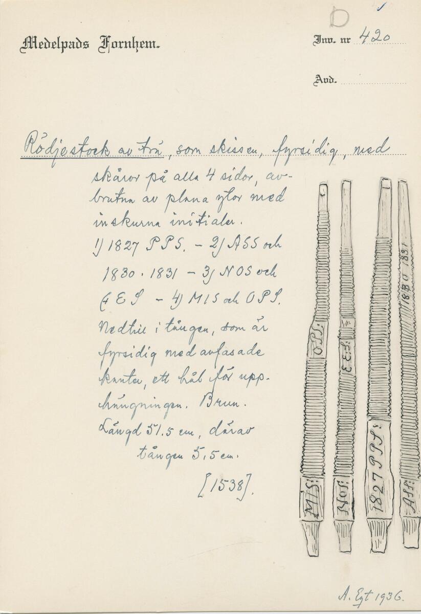 Rödjestock av trä, fyrsidig, med skåror på alla 4 sidor, avbrutna av plana ytor med inristad märkning, sida 1: "1827 P P.S". sida 2: "A S S 1830, 1831". sida 3: "N O S och C + E S". sida 4: "M I S och O P S". Nedtill i tången som är fyrsidig med avfasade kanter, ett hål för upphängningsögla. Brun. 

Anm: Karvstock (från karva, skära, och stock) är en svensk benämning på ett matematiskt verktyg i äldre tid. Källa: wikipedia.

Anm: se "externa länkar".
