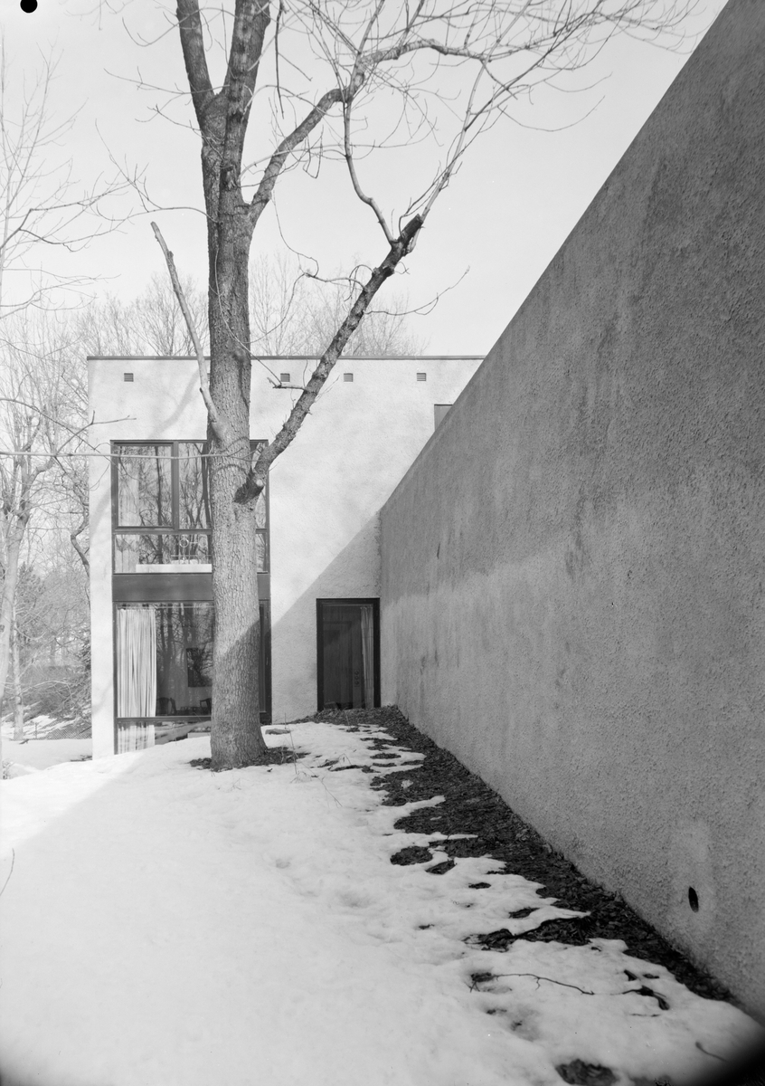 Arkitekturfoto av Villa Meieran på Borgen i Oslo. Ferdigstilt i 1973 .