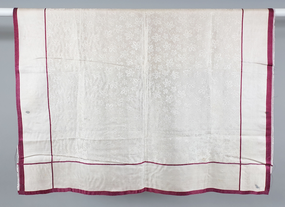 Tørkle av rosa/beige mønstret silke med lilla kant.