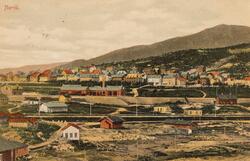 Narvik by med jernbaneverkstedet i forgrunnen