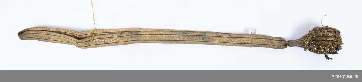 Portepé m/1837, fanjunkare, Konungens andra Lif Gard.
Portepé i guld med bunden tofs.
