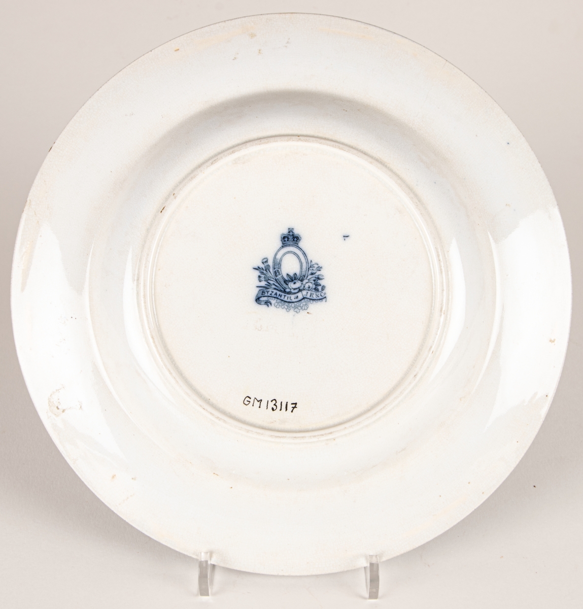 Tallrik, djup, fajans, blå dekor, stämplade med kartusch, märkt: "Byzantium JR & C". 
John Ridgway & Co, Shelton, England 1841-1855.