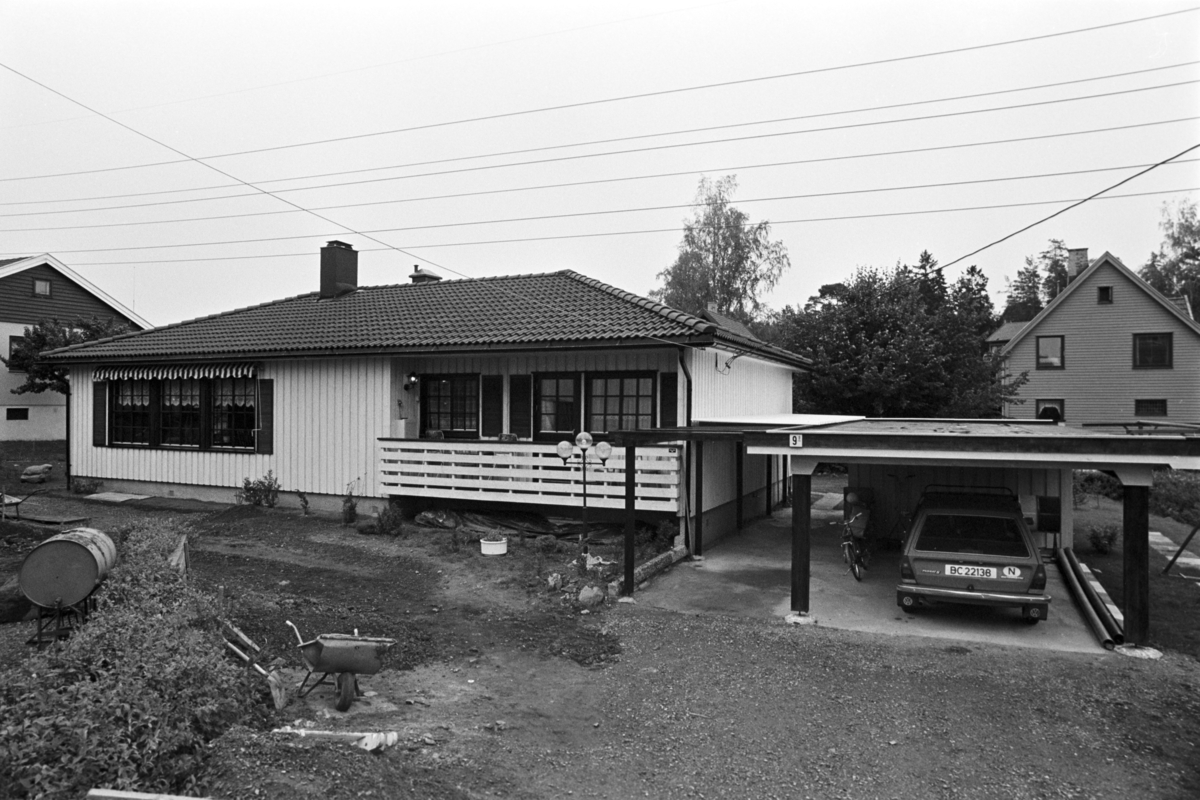 Bilde av Hulfredshus med bil i garasje