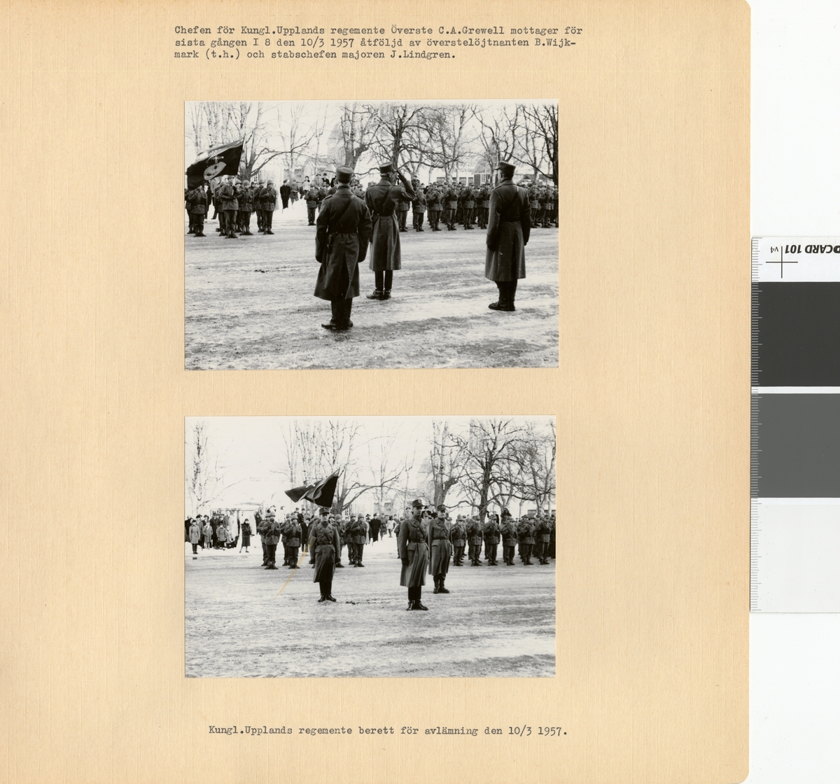 Text i fotoalbum: "Avskedesparaden 10 mars 1957. Chefen för Kungl. Upplands regemente överste C.A. Grewell mottager för sista gången I 8 den 10/3 1957 åtföljd av överstelöjtnanten B. Wijkmark (t.h.) och stabschefen majoren J. Lindgren"