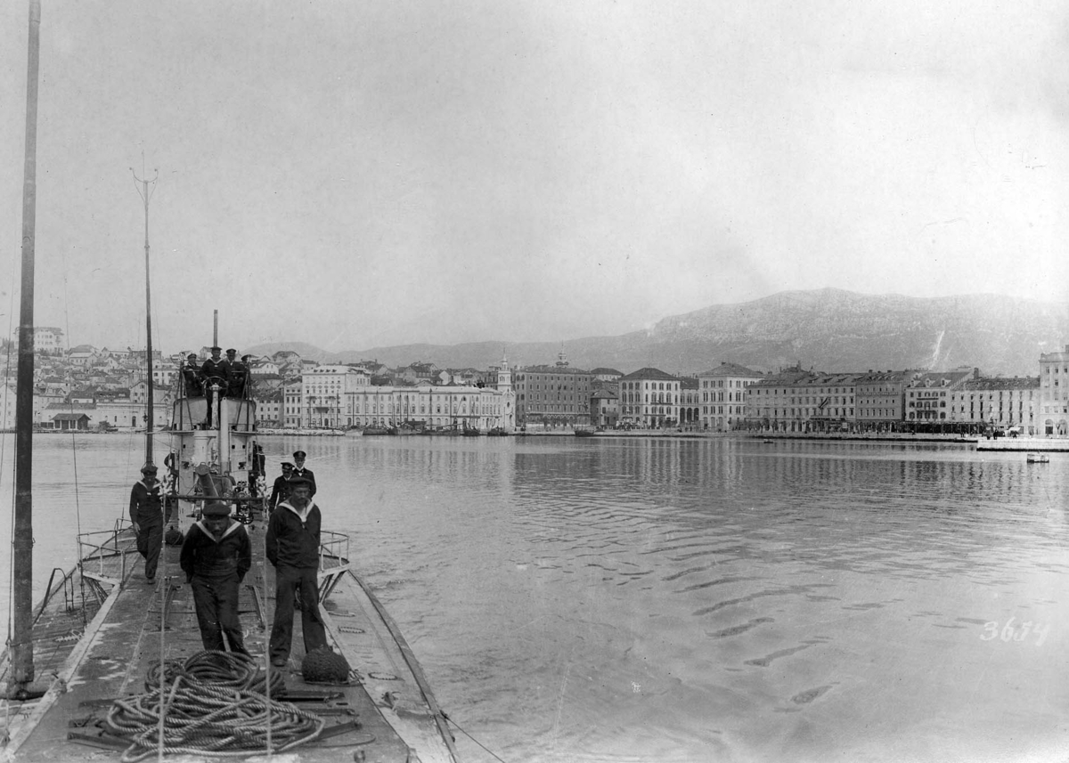 Den kända tyska U-båten U.35 (kommendant Arnauld de la Périere) i Spalatos hamn (Dalmatien) under första världskriget.