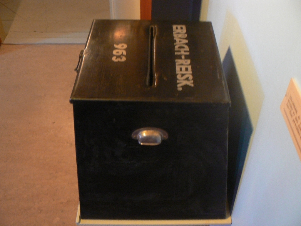 Valurna från Saar - Garnisonsmuseet Skaraborg / DigitaltMuseum