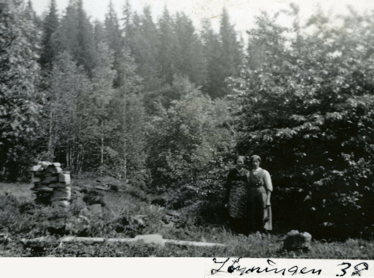 Løyningen 1938.  Kari og Anne