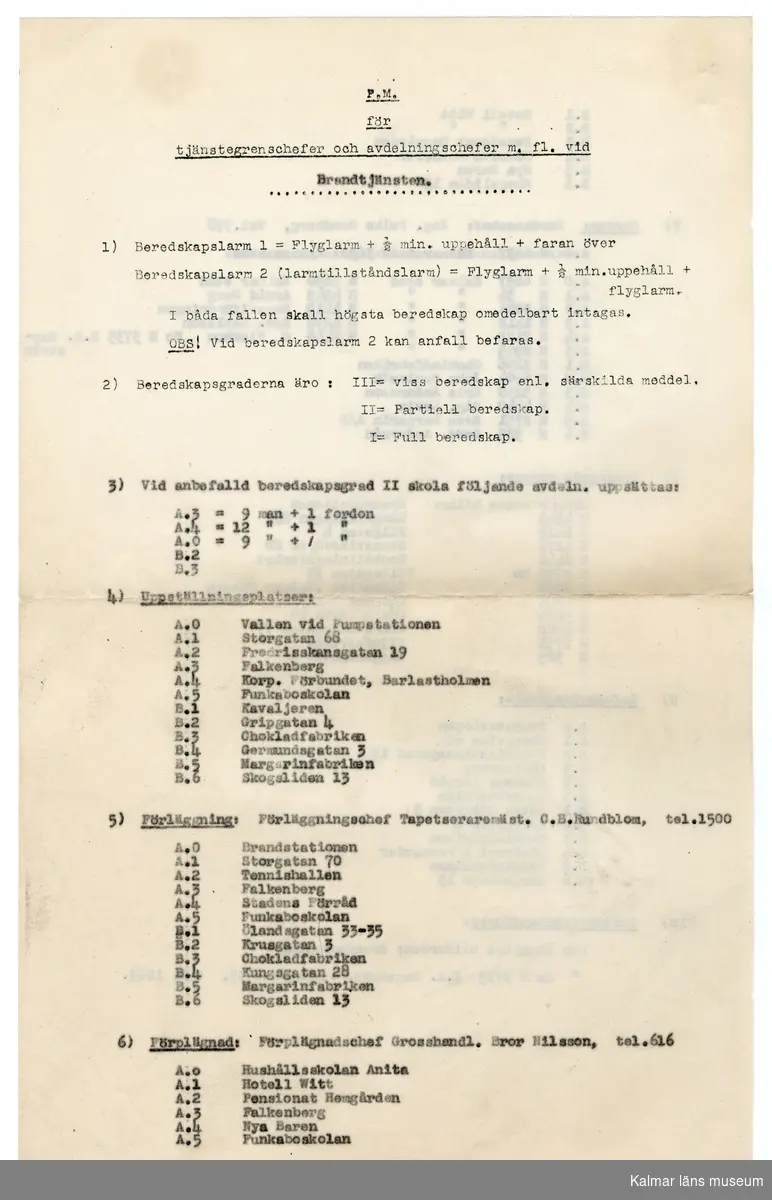 KLM 46618:1:1-16. Dokument. 16 stycken dokument tillhörande brandkårsväska KLM 46618:1.

:1:1. Allmän kungörelse. Nr 69. Luftskyddsövningar i luftskyddsorterna Kalmar, Nybro och Västervik. Länsstyrelsen Kalmar 1944. Kalmar Tryckeri Aktiebolag. 
:1:2. Övningstekniska anvisningar för luftskyddsövningar, Länsstyrelsen.
:1:3. Rapportblock. Sven Lindegrens tryckeri, Kalmar.
:1:4. Rapportblock. Sven Lindegrens tryckeri, Kalmar.
:1:5. Rapportblad, häftat på masonitskiva.
:1:6. Meddelandeblock. Sven Lindegrens tryckeri, Kalmar.
:1:7. Meddelandeblock. Sven Lindegrens tryckeri, Kalmar.
:1:8. Telefonförteckning för luftskyddet i Kalmar 1 sko. Sju sidor, häftad. Upprättad den 27/1 1944.
:1:9. Utrustningslista. Brandkårsavdelning A5.
:1:10. P.M. Till tjänstecheferna.
:1:11. Föreskrifter vid ockupation och vid hot om ockupation, två sidor. Upprättat för Luftskyddsinspektionen och inkom den 10/9 1943. Sida två upprättat den 7/10 1943.
:1:12. Dokument rörande uppställningsplatsen och förläggningsstället Funkaboskolan för Brandkårsavdelning A.5.
:1:13. Förutsättning och program för luftskyddsövning i Kalmar den 20-21 mars 1944.
:1:14. P.M. för tjänstegrenschefer och avdelningschefer m.fl. vid brandtjänsten, fram och baksida.
:1:15. Förteckning över rapportställe, förteckning över brandtjänsten.
:1:16. Exempel på förfarande vid skadeplats.