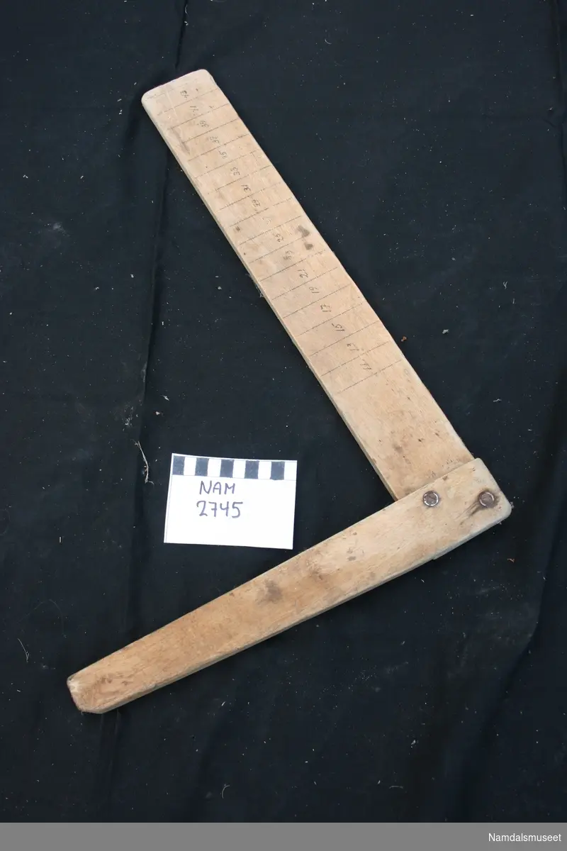 Klave for merking av tykkelsen på en tømmerstokk/trestokk