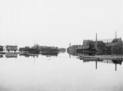 Fra Åkersvika i Mjøsa, fotografert under flommen i 1927. Kom