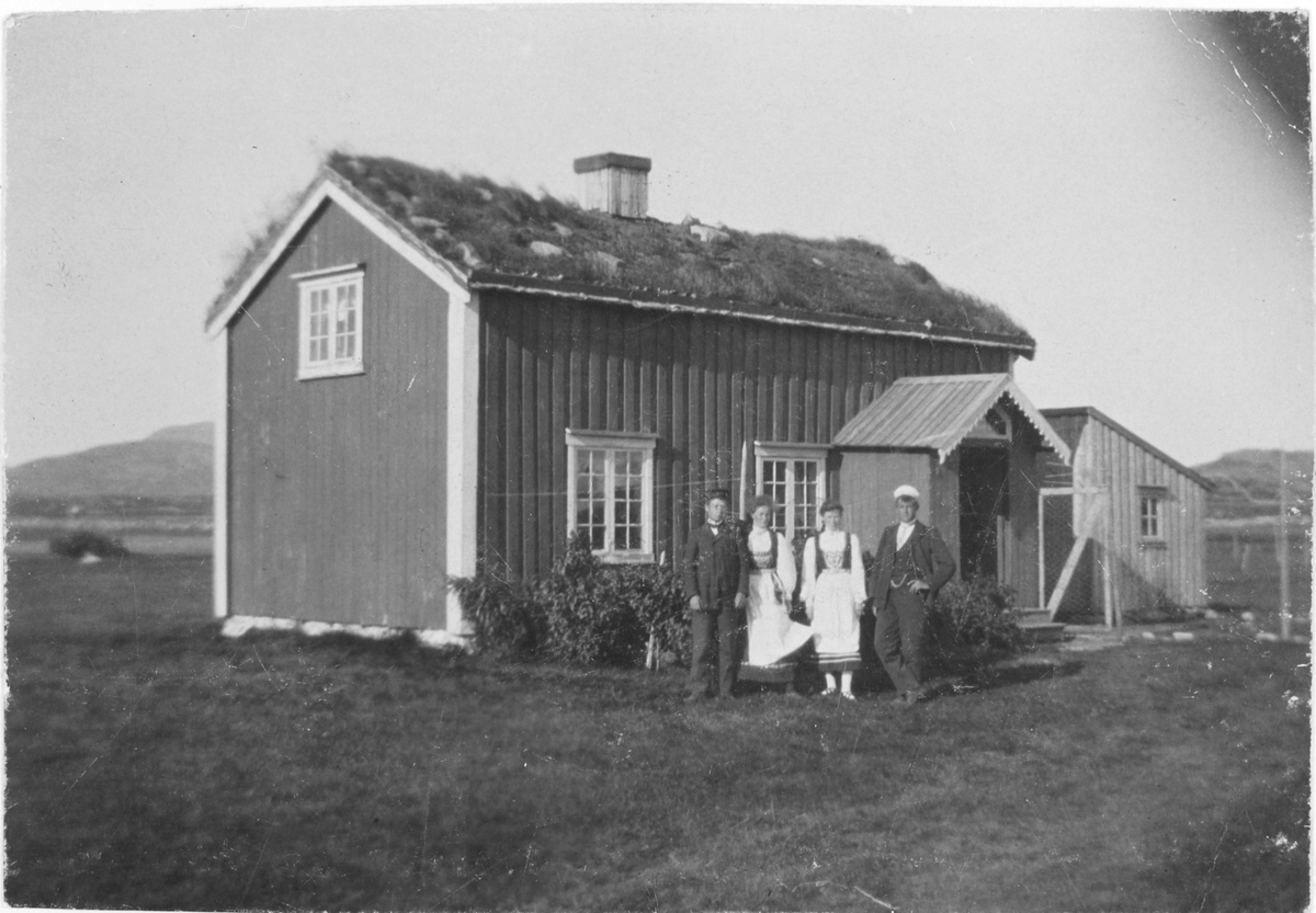 Smeden Kristian Ophaug med familie, Opphaug, Ørlandet